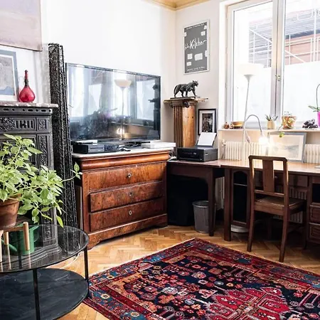 15th Arrondissement Chic Urban Retreat *